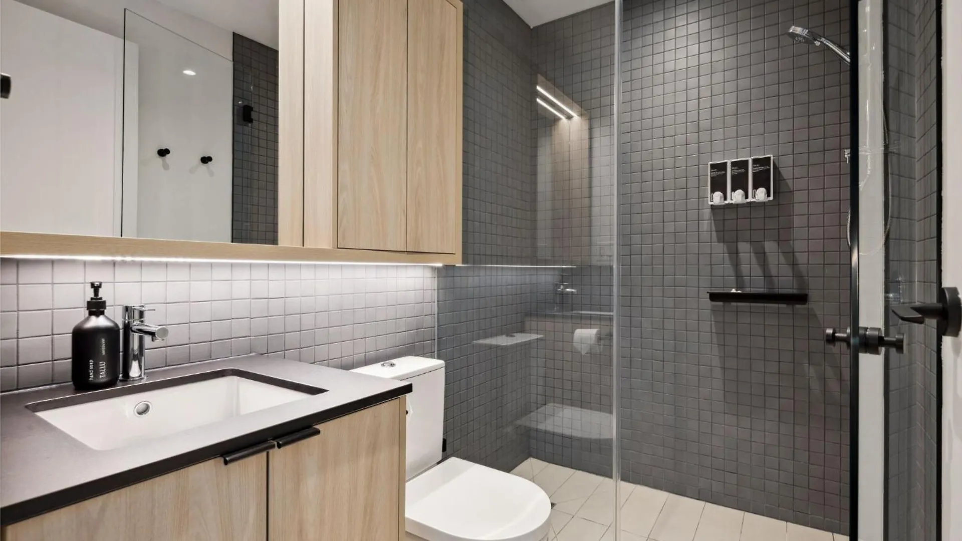 ****  Smithe House Hotel Vancouver Canada